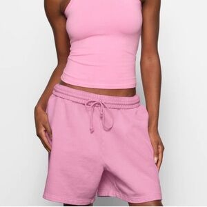 SKIMS BOYFRIEND FLEECE SHORTS
BUBBLEGUM XL